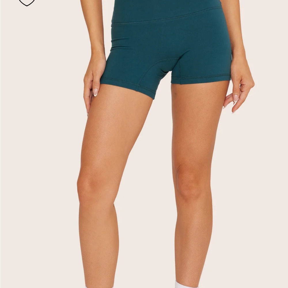 SET ACTIVE cloud shorts